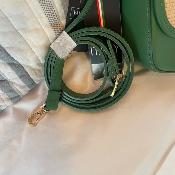 Chic Green and Cream Shoulder Bag - Picture 5 of 13